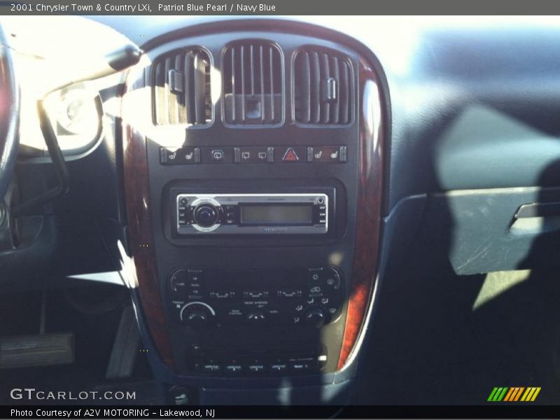 Patriot Blue Pearl / Navy Blue 2001 Chrysler Town & Country LXi