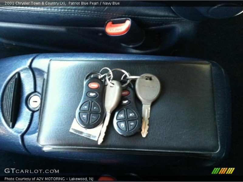 Keys of 2001 Town & Country LXi