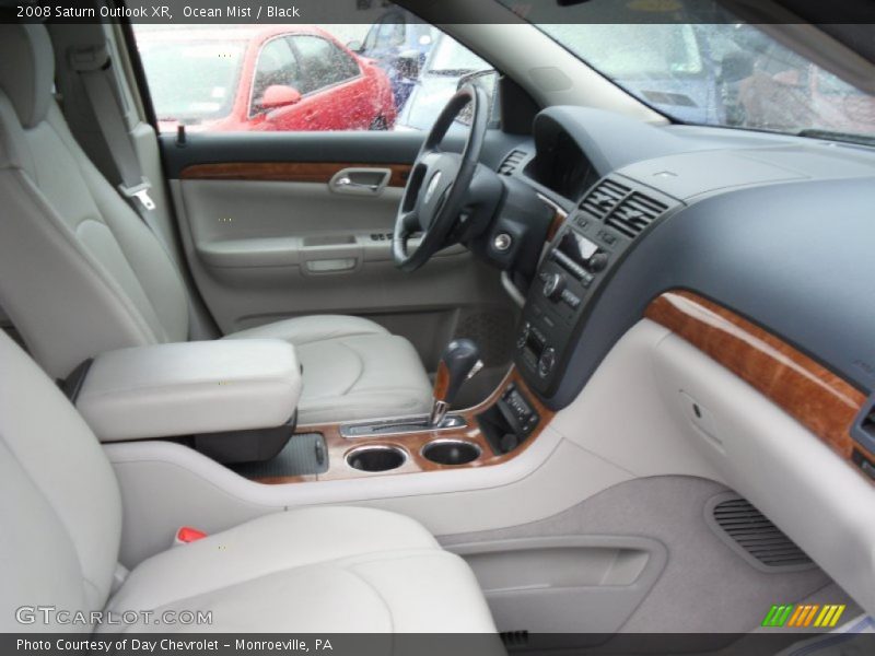 Ocean Mist / Black 2008 Saturn Outlook XR
