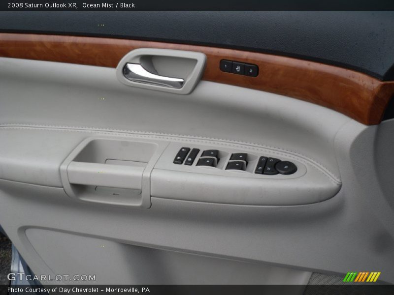 Ocean Mist / Black 2008 Saturn Outlook XR