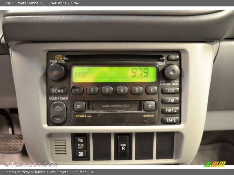 Super White / Gray 2003 Toyota Sienna LE