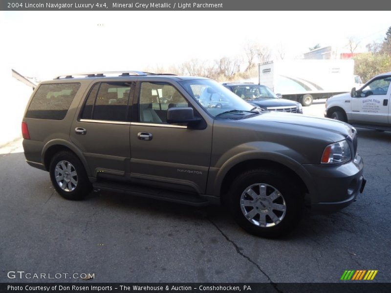 Mineral Grey Metallic / Light Parchment 2004 Lincoln Navigator Luxury 4x4