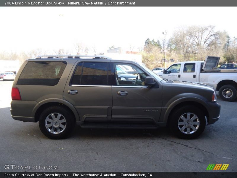 Mineral Grey Metallic / Light Parchment 2004 Lincoln Navigator Luxury 4x4