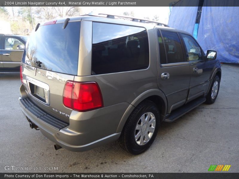 Mineral Grey Metallic / Light Parchment 2004 Lincoln Navigator Luxury 4x4