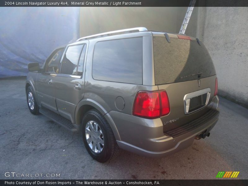 Mineral Grey Metallic / Light Parchment 2004 Lincoln Navigator Luxury 4x4