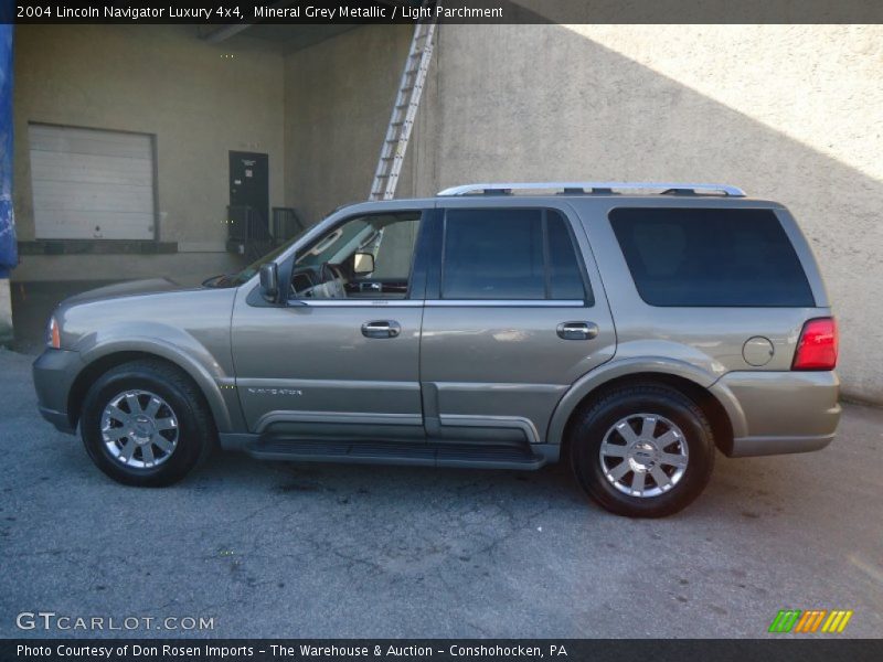 Mineral Grey Metallic / Light Parchment 2004 Lincoln Navigator Luxury 4x4