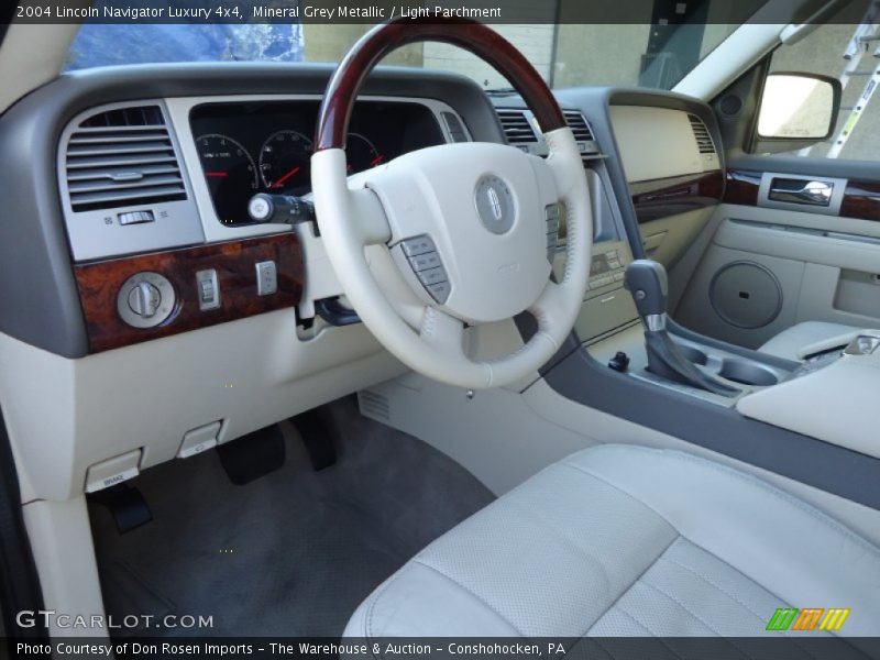 Mineral Grey Metallic / Light Parchment 2004 Lincoln Navigator Luxury 4x4