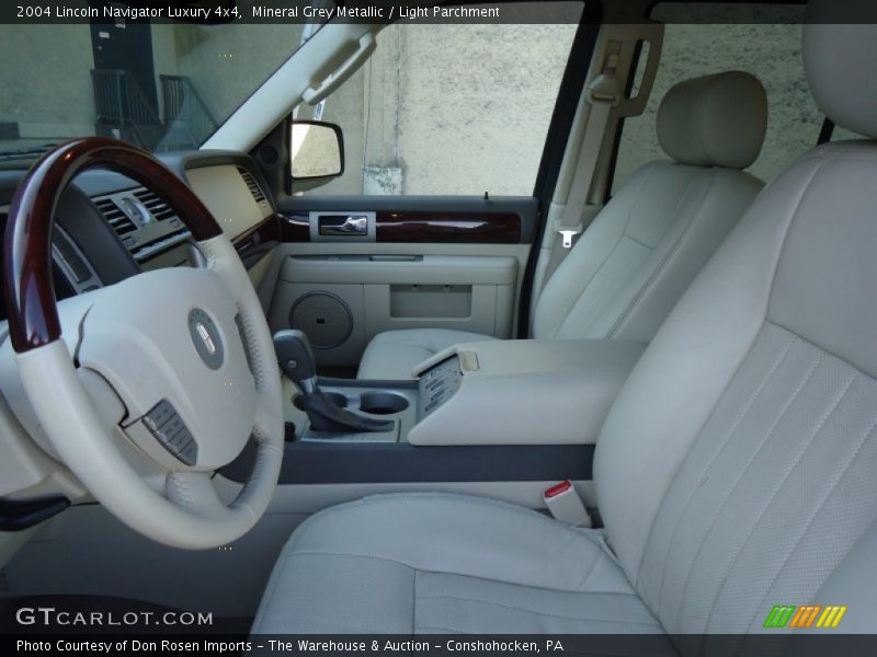 Mineral Grey Metallic / Light Parchment 2004 Lincoln Navigator Luxury 4x4