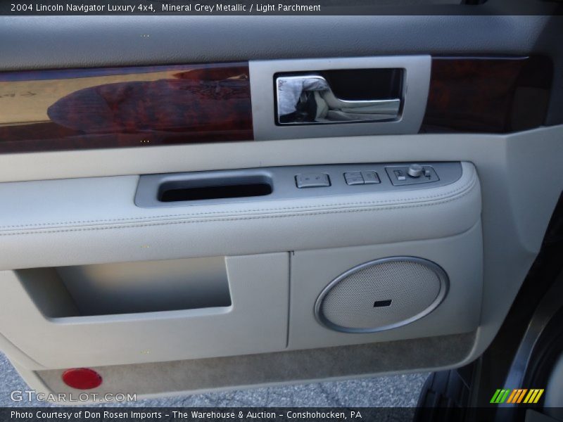 Mineral Grey Metallic / Light Parchment 2004 Lincoln Navigator Luxury 4x4