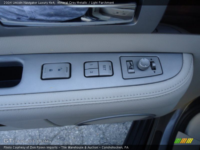 Mineral Grey Metallic / Light Parchment 2004 Lincoln Navigator Luxury 4x4