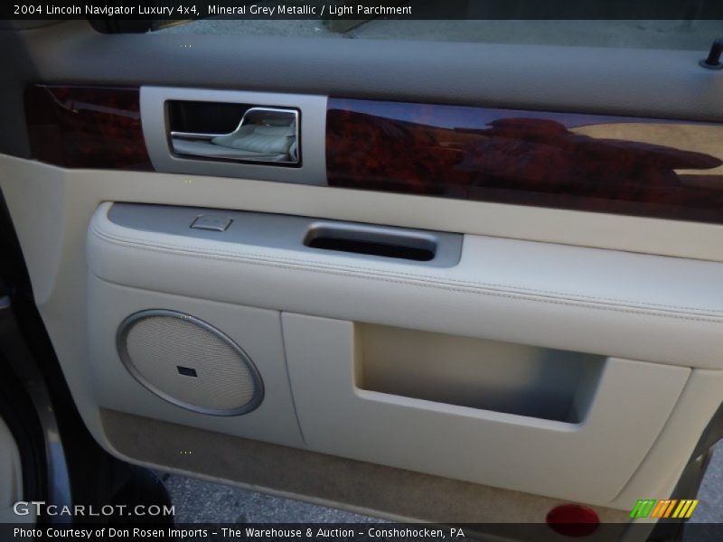 Mineral Grey Metallic / Light Parchment 2004 Lincoln Navigator Luxury 4x4