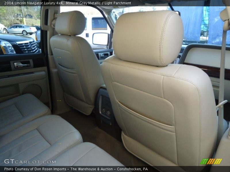 Mineral Grey Metallic / Light Parchment 2004 Lincoln Navigator Luxury 4x4