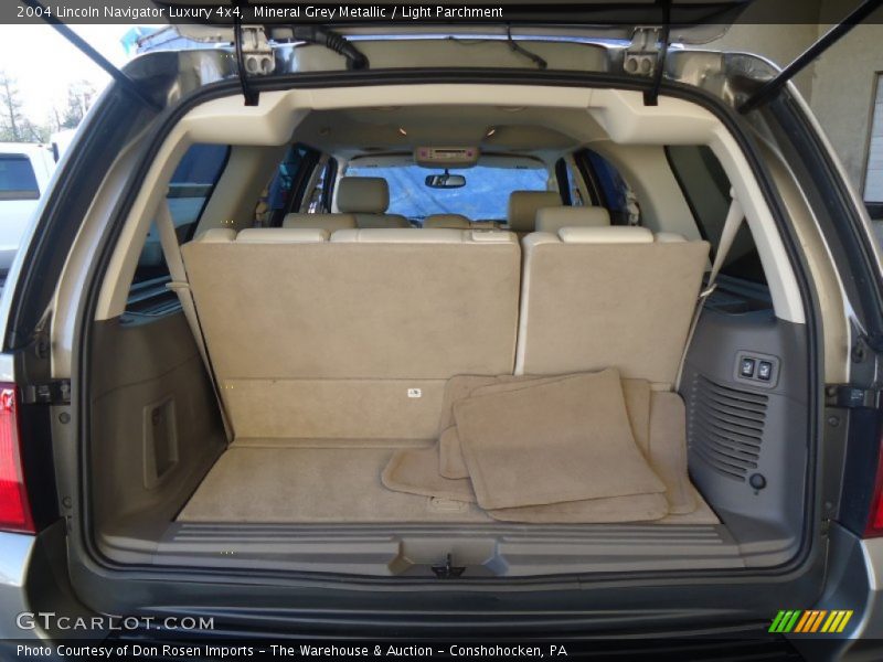 Mineral Grey Metallic / Light Parchment 2004 Lincoln Navigator Luxury 4x4