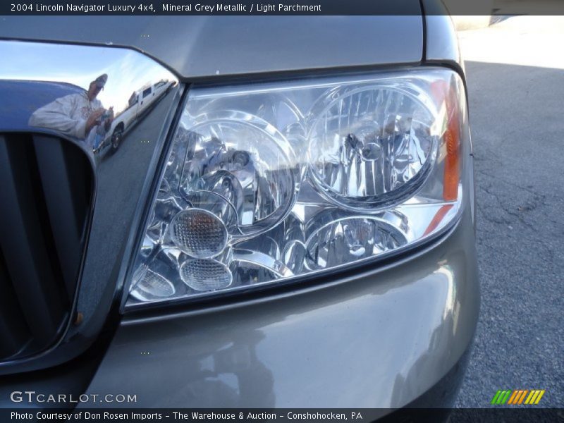 Mineral Grey Metallic / Light Parchment 2004 Lincoln Navigator Luxury 4x4