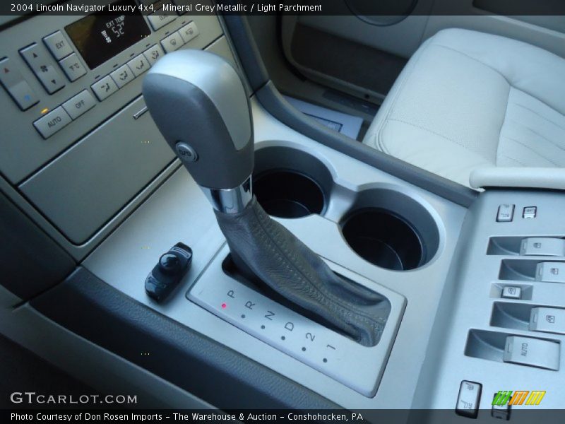 Mineral Grey Metallic / Light Parchment 2004 Lincoln Navigator Luxury 4x4