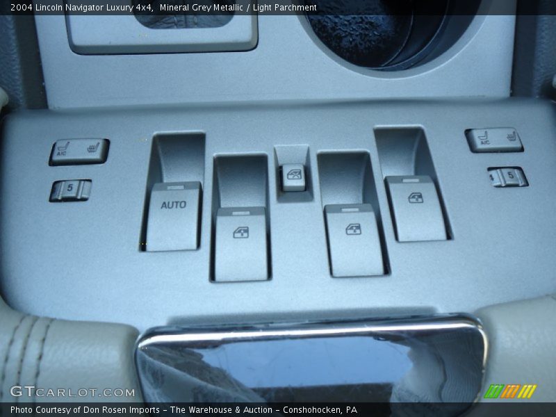 Mineral Grey Metallic / Light Parchment 2004 Lincoln Navigator Luxury 4x4