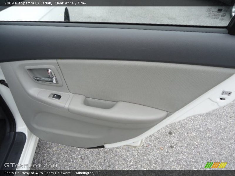 Clear White / Gray 2009 Kia Spectra EX Sedan