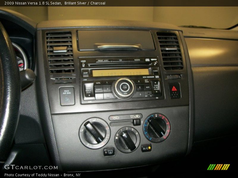 Brillant Silver / Charcoal 2009 Nissan Versa 1.8 SL Sedan