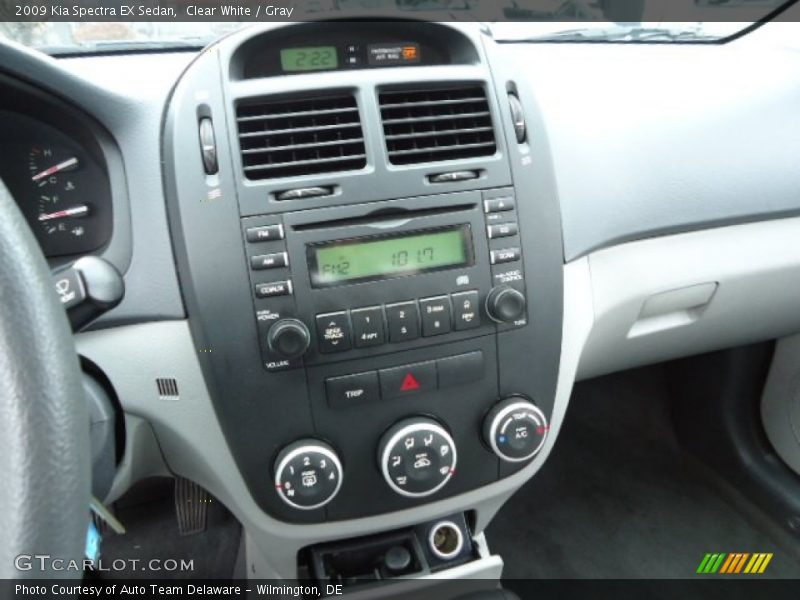 Clear White / Gray 2009 Kia Spectra EX Sedan