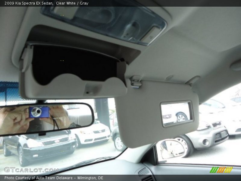 Clear White / Gray 2009 Kia Spectra EX Sedan