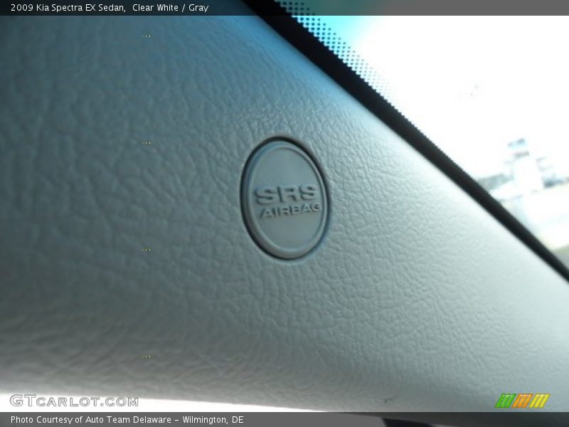 Clear White / Gray 2009 Kia Spectra EX Sedan