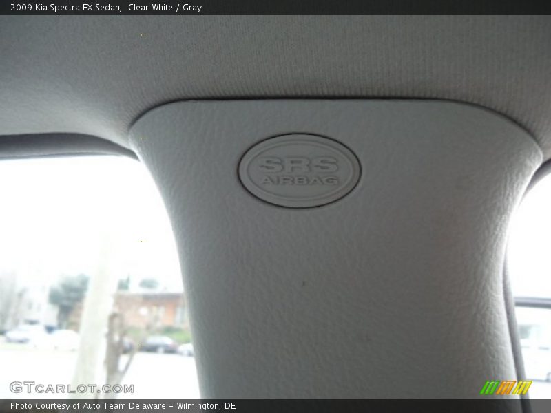 Clear White / Gray 2009 Kia Spectra EX Sedan