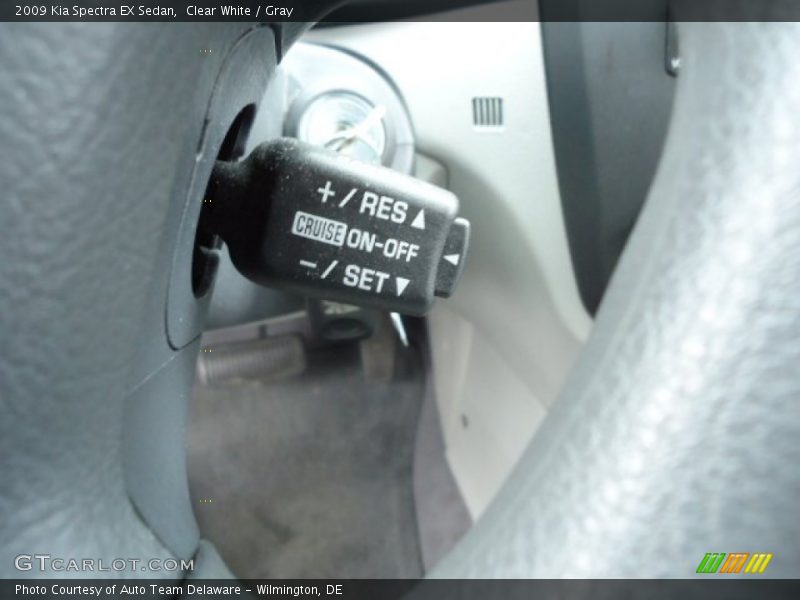 Clear White / Gray 2009 Kia Spectra EX Sedan