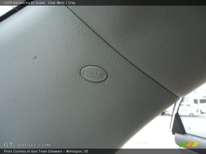 Clear White / Gray 2009 Kia Spectra EX Sedan
