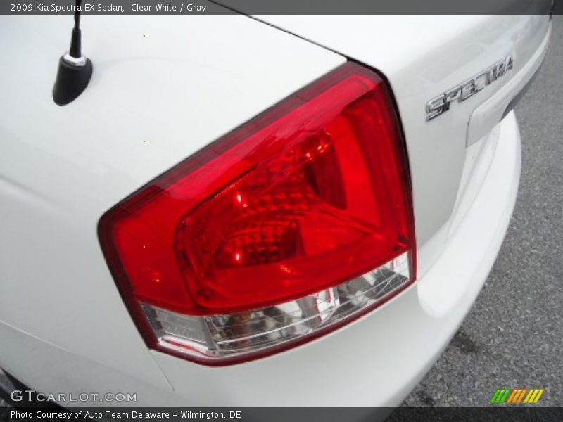 Clear White / Gray 2009 Kia Spectra EX Sedan