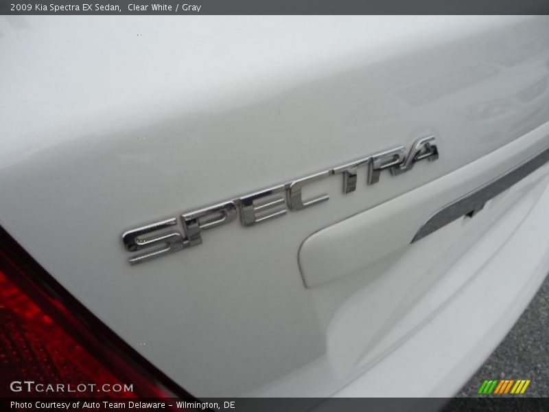 Clear White / Gray 2009 Kia Spectra EX Sedan