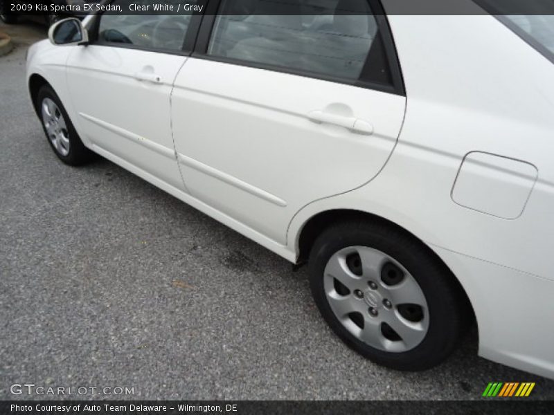 Clear White / Gray 2009 Kia Spectra EX Sedan