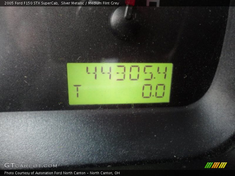 Silver Metallic / Medium Flint Grey 2005 Ford F150 STX SuperCab