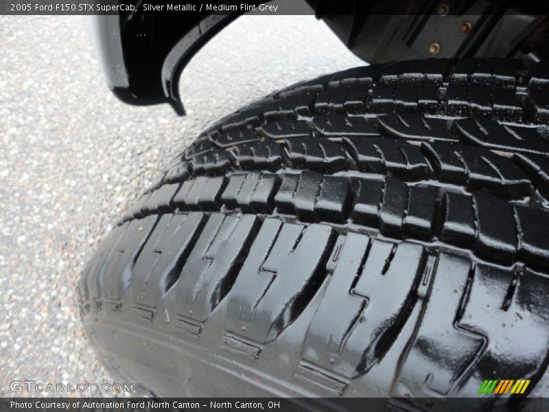 Silver Metallic / Medium Flint Grey 2005 Ford F150 STX SuperCab