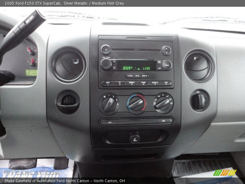 Silver Metallic / Medium Flint Grey 2005 Ford F150 STX SuperCab