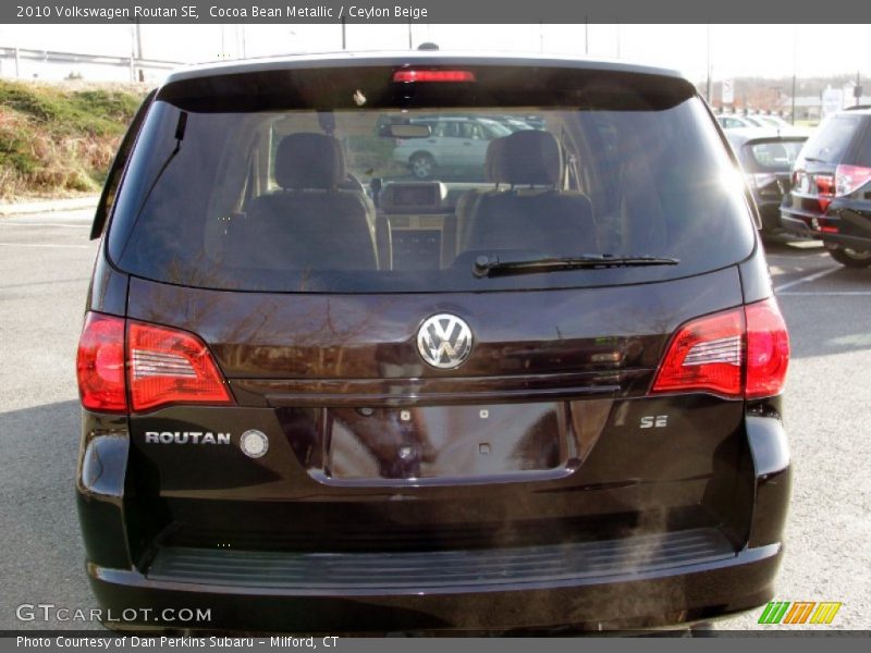 Cocoa Bean Metallic / Ceylon Beige 2010 Volkswagen Routan SE