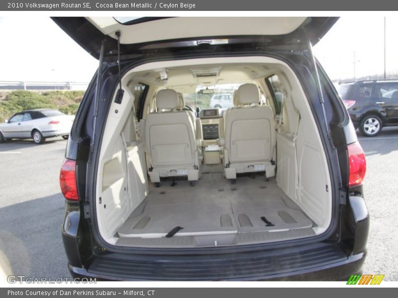 Cocoa Bean Metallic / Ceylon Beige 2010 Volkswagen Routan SE