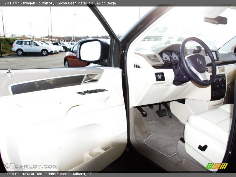 Cocoa Bean Metallic / Ceylon Beige 2010 Volkswagen Routan SE