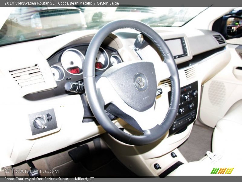 Cocoa Bean Metallic / Ceylon Beige 2010 Volkswagen Routan SE