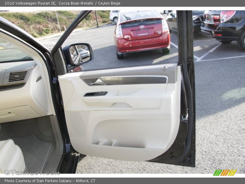Cocoa Bean Metallic / Ceylon Beige 2010 Volkswagen Routan SE
