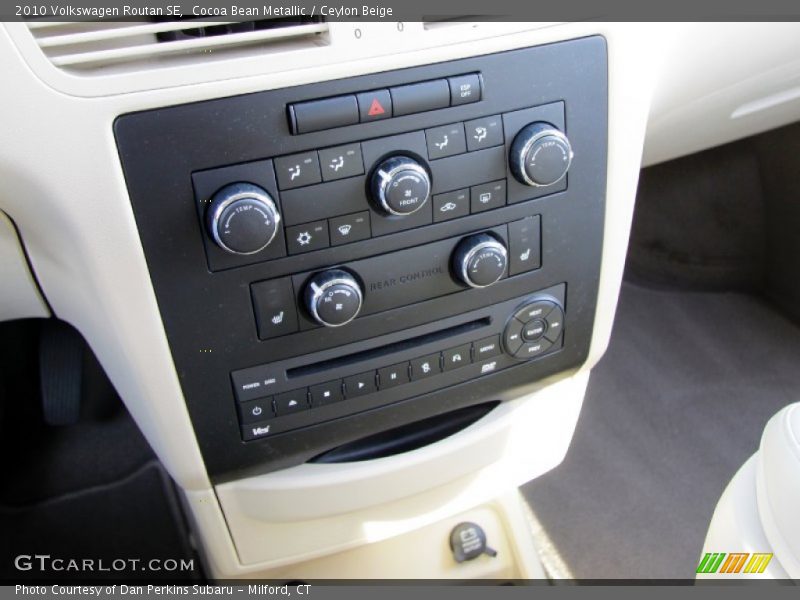Cocoa Bean Metallic / Ceylon Beige 2010 Volkswagen Routan SE