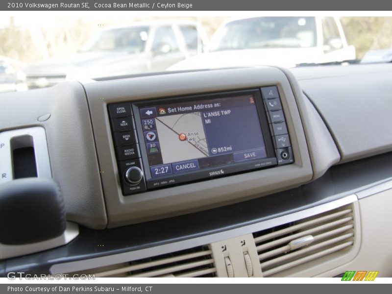 Cocoa Bean Metallic / Ceylon Beige 2010 Volkswagen Routan SE