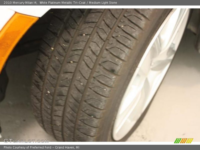 White Platinum Metallic Tri-Coat / Medium Light Stone 2010 Mercury Milan I4