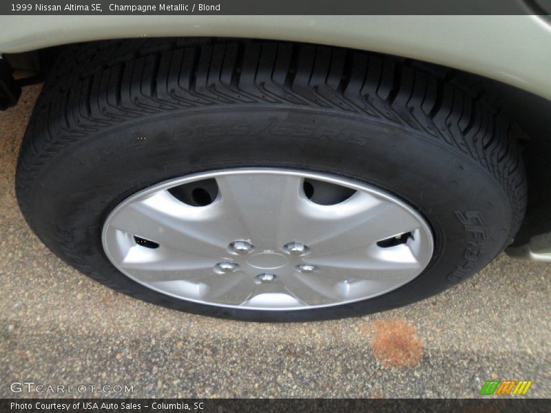 Champagne Metallic / Blond 1999 Nissan Altima SE
