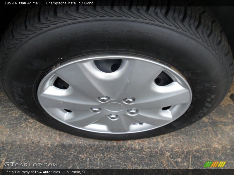 Champagne Metallic / Blond 1999 Nissan Altima SE