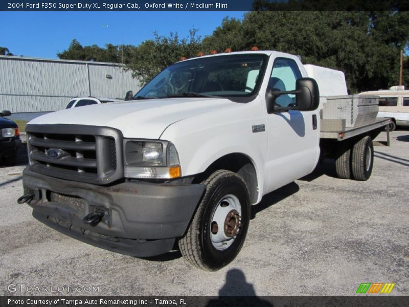 Oxford White / Medium Flint 2004 Ford F350 Super Duty XL Regular Cab