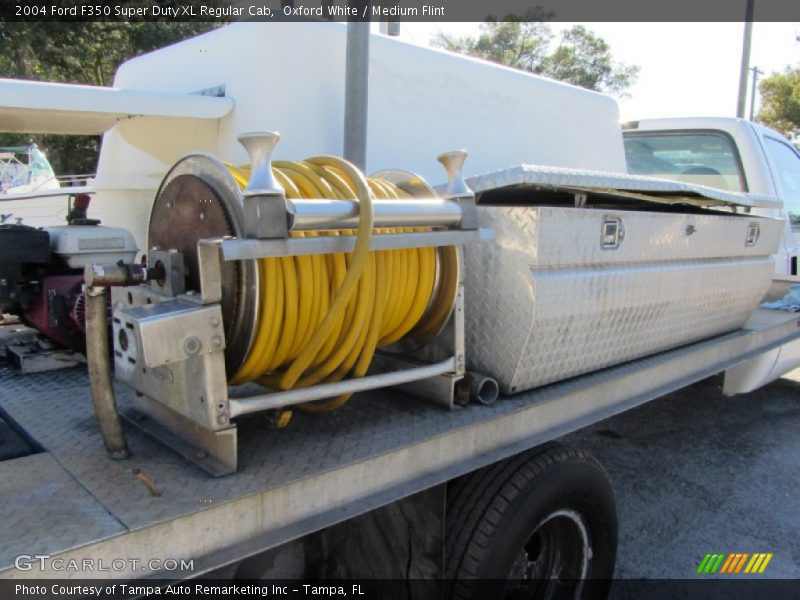 Oxford White / Medium Flint 2004 Ford F350 Super Duty XL Regular Cab