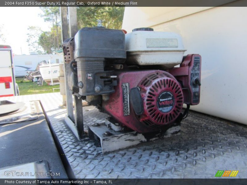 Oxford White / Medium Flint 2004 Ford F350 Super Duty XL Regular Cab