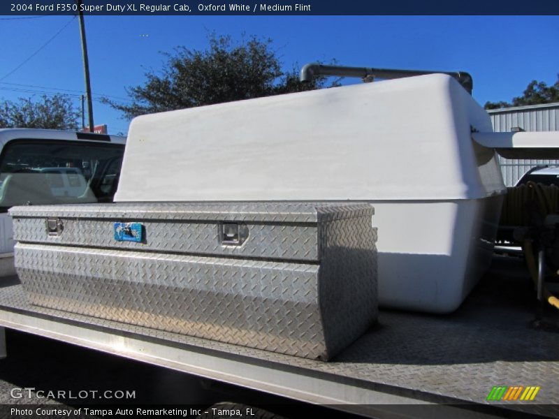 Oxford White / Medium Flint 2004 Ford F350 Super Duty XL Regular Cab