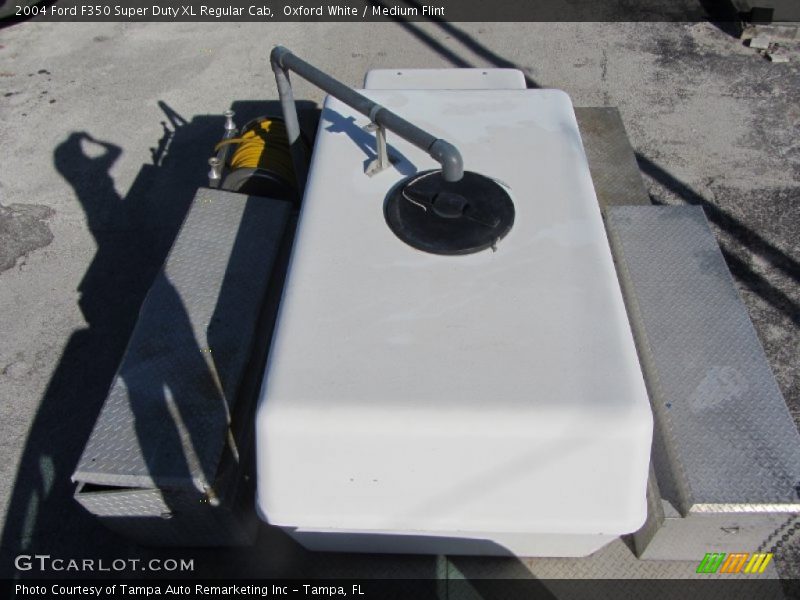 Oxford White / Medium Flint 2004 Ford F350 Super Duty XL Regular Cab