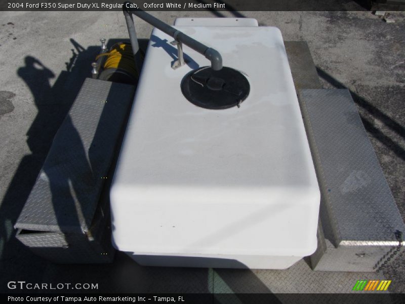 Oxford White / Medium Flint 2004 Ford F350 Super Duty XL Regular Cab